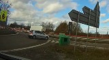 Rajd pod prąd na węźle autostrady A6. Kierowca w porę zauważył błąd [WIDEO]