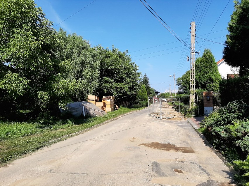 Bochnia. Na remont ulicy Łychów czekali lata, czy dostaną to, czego oczekiwali? 