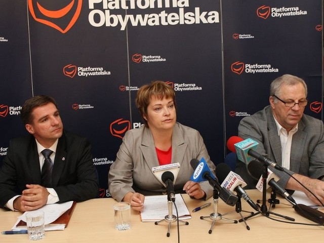 Wczoraj wiceprezydent Krzysztof Sikorski, Beata Chrzanowska, szefowa Klubu Radnych PO, oraz Zdzisław Sołowin, przewodniczący Rady Miejskiej z ramienia PO, przekonywali dziennikarzy, że na współpracy partii z prezydentem Maciejem Kobylińskim zyskało miasto.   