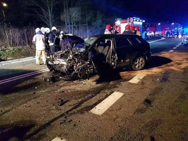 Nocny wypadek w Skawie na drodze krajowej w kierunku przejścia granicznego w Chyżnem