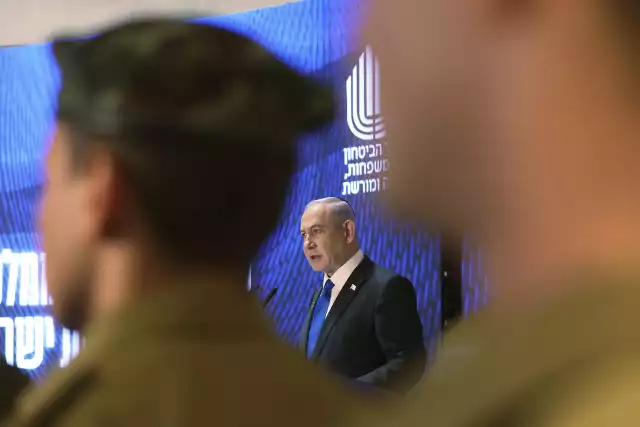 W jaką grę gra Benjamin Netanjahu brnąc w konflikt z USA?