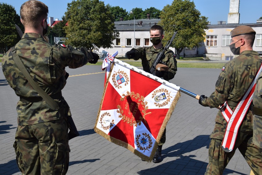 Terytorialsi ślubowali w Sandomierzu. To pierwsza przysięga złożona na sztandar brygady [WIDEO, ZDJĘCIA]