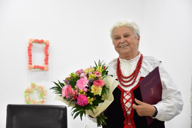 Wernisaży wystawy Krystyny Ługiewicz z okazji jubileuszu 45-lecia pracy twórczej w Muzeum Ziemi Pałuckiej w Żninie (27.10.2023).