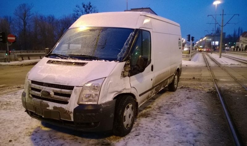 Wypadek na ul. Żeromskiego. Bus uderzył w tramwaj