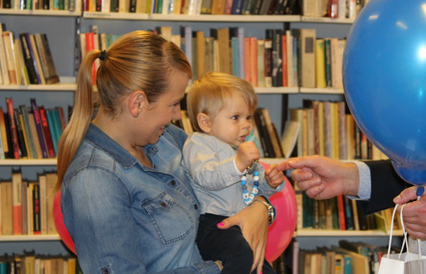 Biblioteka w Kazimierzy Wielkiej myśli o przyszłych czytelnikach. Paki dla niemowlaka już rozdane [ZDJĘCIA]