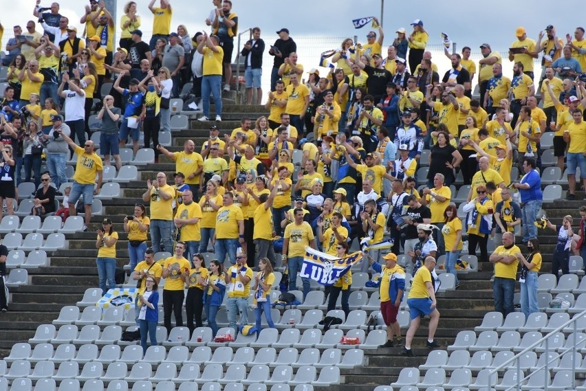 Kibice Motoru Lublin na stadionie w Częstochowie podczas...