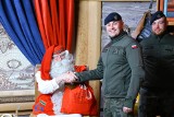 Misja specjalna żołnierzy z korpusu NATO. Dostarczyli dziecięce listy do wioski Mikołaja pod kołem polarnym