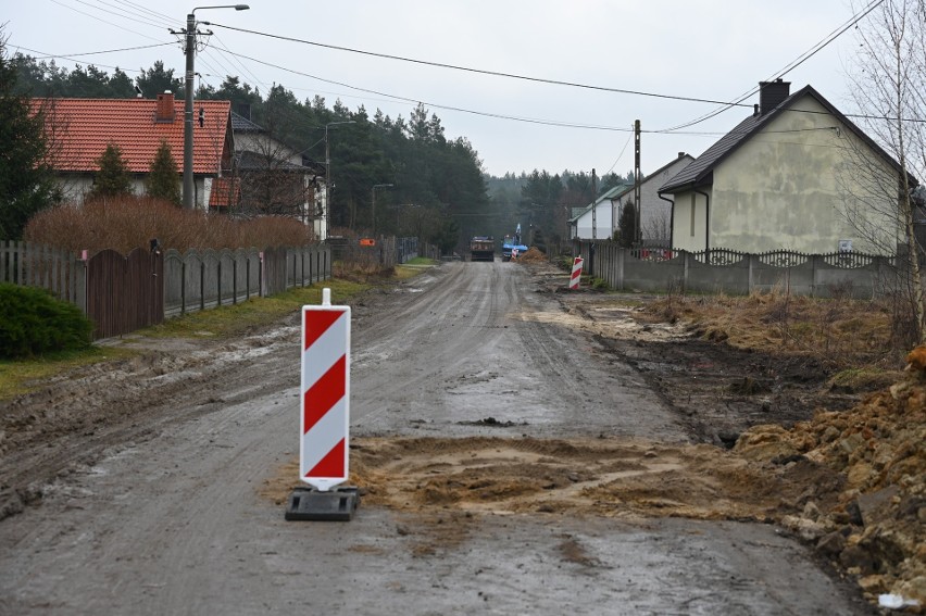 Bezpieczniej na drogach w Słopcu. Nowe inwestycje drogowe w gminie Daleszyce