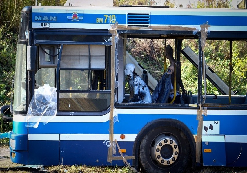 Wrocław: Tak wygląda autobus po wybuchu bomby