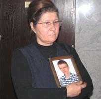 - Przyszłam zobaczyć tych zwyrodnialców bez sumienia, którzy zabili mi wnuka - Danuta Skreczko, babcia Mateusza, nie rozstawała się wczoraj z jego zdjęciem