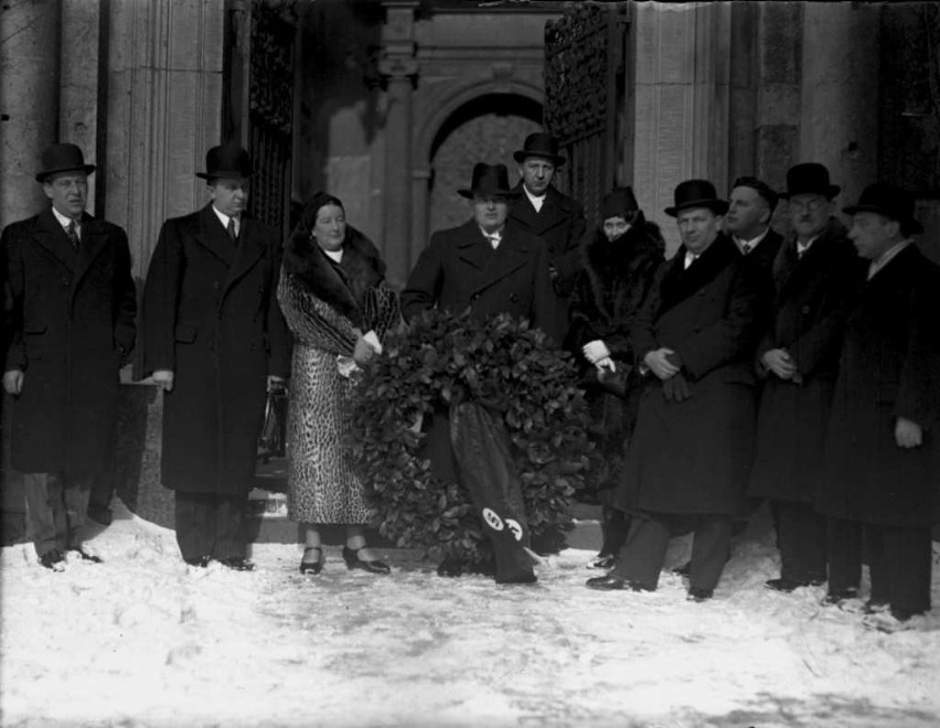 W lutym 1936 r. podczas pierwszego pobytu na Wawelu Hans...