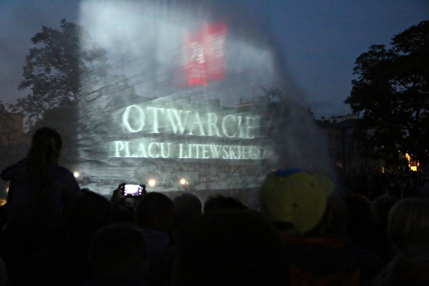 Pokaz multimedialny na odnowionym placu Litewskim (WIDEO)