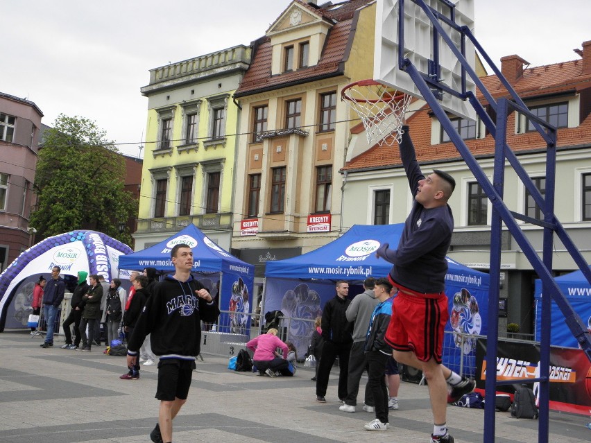 Koszykówka uliczna w Rybniku. "Rynek Basket" - to nazwa...