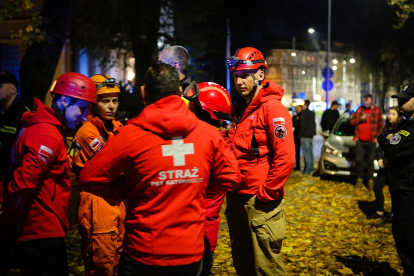 Szczecin: Zawalił się dach w dawnej przychodni przy Słowackiego [zdjęcia]