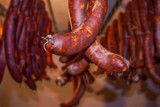 Oszustwo na... „wędlinę” w Czechowicach-Dziedzicach. 55-latek wyłudzał pieniądze obiecując swojskie mięso