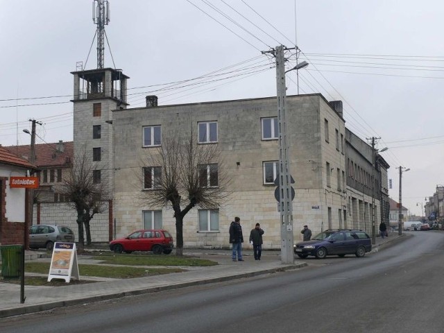 Okazały gmach w centrum Pińczowa jest wyłączną własnością Ochotniczej Straży Pożarnej, która chce wydzierżawić pokaźny nadmetraż tego obiektu.