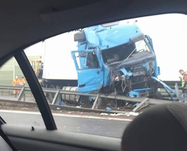 Gmina Belsk Duży. Wypadek na S7 w Zaborowie. Zderzyły się dwie ciężarówki.