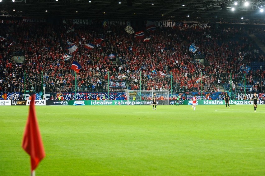 Wisła Kraków. Stowarzyszenie kibiców Socios przygotowało petycję do prezydenta Krakowa w sprawie stadionu przy Reymonta