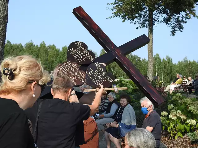 Kalwaria wzbogaciła się o kolejne krzyże. Pątnicy przybyli do Świętej Wody.