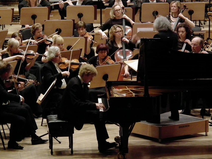Piątkowego wieczoru Jan Lisiecki wystąpił z Orkiestrą...