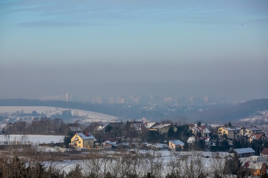 Smog w Krakowie. Poniedziałek z darmową komunikacją miejską [OFICJALNIE]