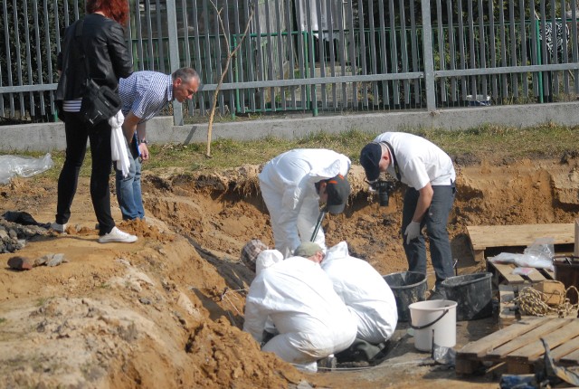 Prace ekshumacyjne w północnej części cmentarza Rakowickiego potrwają do końca tygodnia