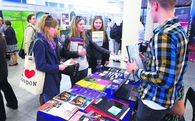 Wszelkie targi edukacyjne są dla uczelni sposobem na zaprezentowanie potencjalnym kandydatom swojej oferty