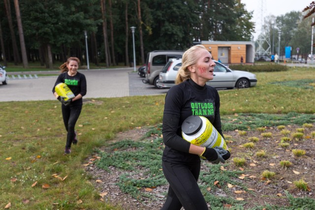 Tego w Białymstoku jeszcze nie było. Zjazd na tyrolce, przeciskanie się przez tunel, rury, celne rzucanie do kosza, zmagania na ściance wspinaczkowej i wiele więcej - wszystko w ramach jednego biegu. Bison Run, czyli pierwsza taka impreza w Białymstoku.