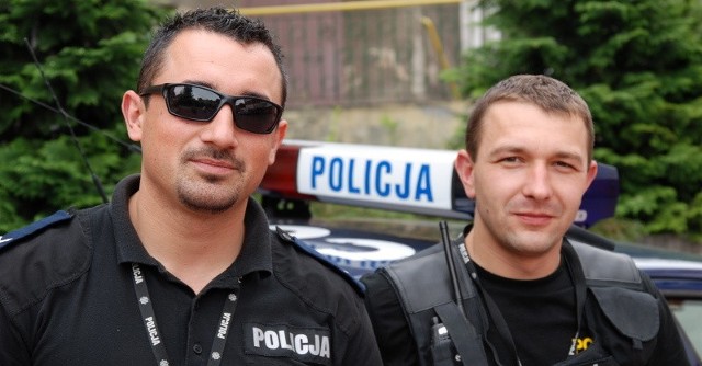 Post. Krzysztof Gołuch sierż. Rafał Pawłusiów to policjanci, którzy uratowali życie mężczyzny, który chciał popełnić samobójstwo.