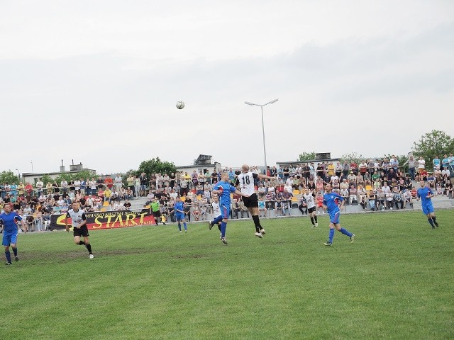 Miastecki stadion nie został dopuszczony do IV-ligowych rozgrywek piłkarskich. To oznacza, że miejscowy Start jako gospodarz zagra najpewniej w pobliskim Trzebielinie. 