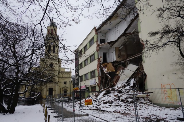 Do pamiętnej katastrofy budowlanej, kiedy zawalił się trzypiętrowy budynek, doszło 23 listopada 2015 r. przy skrzyżowaniu ul. Tuwima i Sienkiewicza. Nikt nie zginął, ale ewakuowano pięć osób