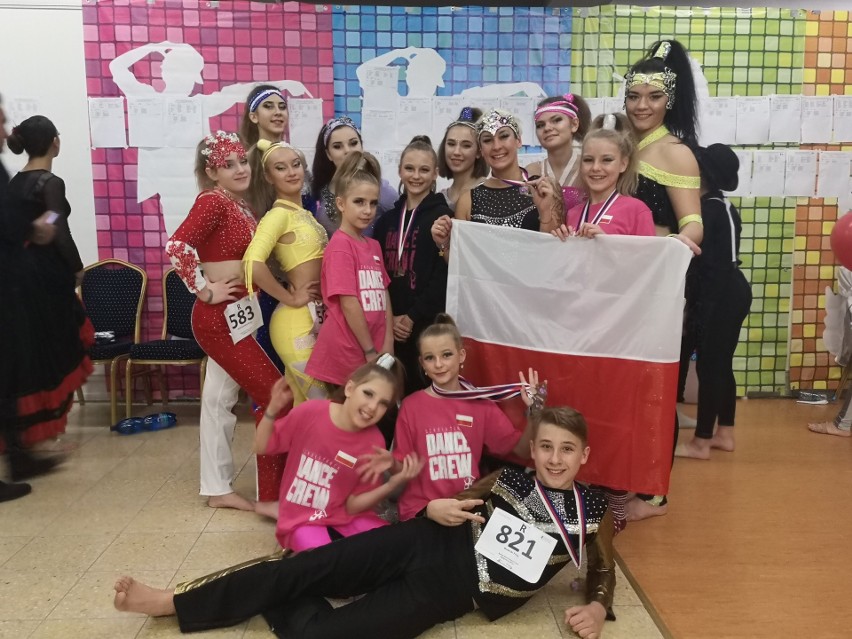 Tancerze ze Szkoły Tańca Dance Crew z Bydgoszczy udanie...