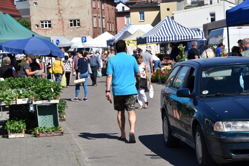 Ceny truskawek, borówek i czereśni na targowisku w Kościerzynie. Ile kosztują owoce i warzywa w Kościerzynie [ZDJĘCIA, CENY]