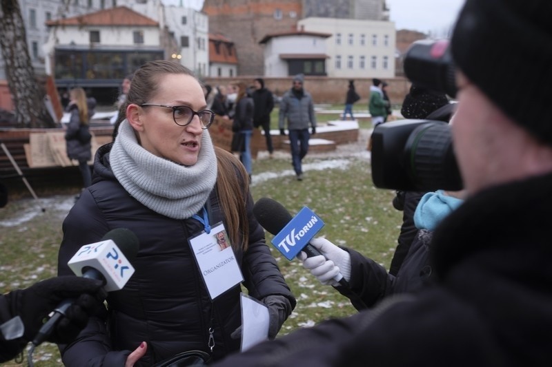 Tysiąc osób przeszło przez toruńską starówkę protestując...