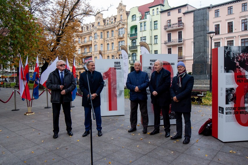 - Ja wiem że dla was, młodych ludzi to jest coś niepojętego,...