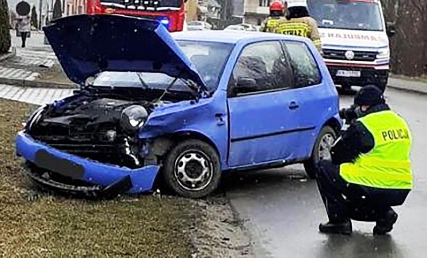 Kamionka Wielka. Dwa samochody rozbite. Jedna osoba w szpitalu