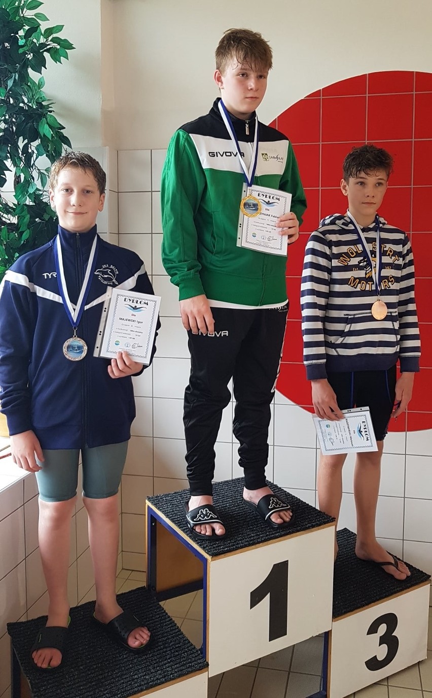 Pięć medali pływaków z UKS Delfin Tarnobrzeg w Podkarpackiej Lidze Pływackiej Dzieci