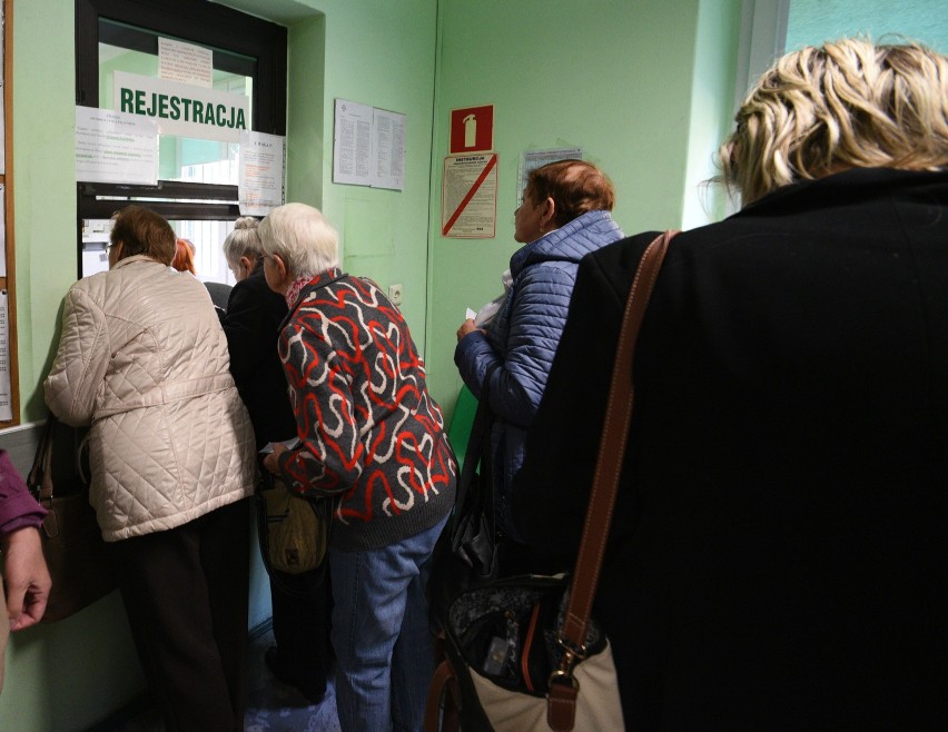 Polacy lubią krytykować Narodowy Fundusz Zdrowia. Na...