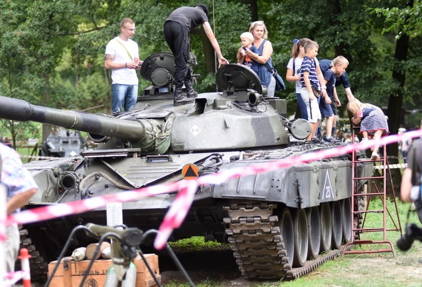 Muzeum Wojskowe w Drzonowie. Piknik z okazji święta Wojska...