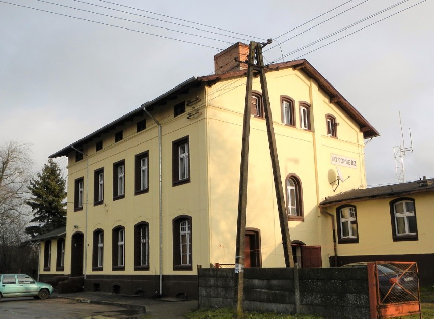Budynek dworca kolejowego w podbydgoskim Kotomierzu