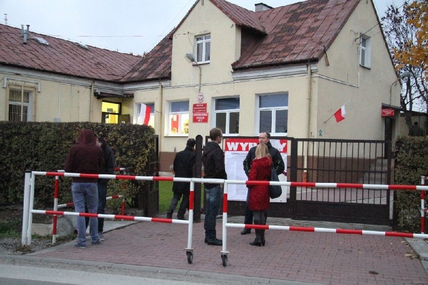 Wybory parlamentarne 2015. Głosowanie trwa. Zobacz relacje z Kielc i każdego powiatu