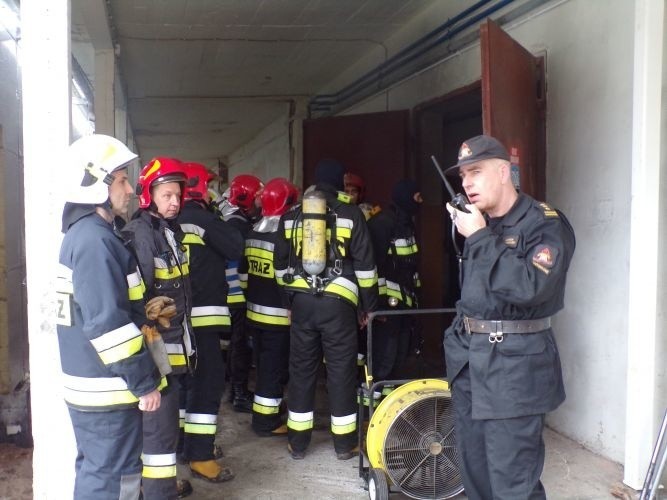 W czwartkową akcję gaszenia pożaru w zakładzie w Skarżysku...