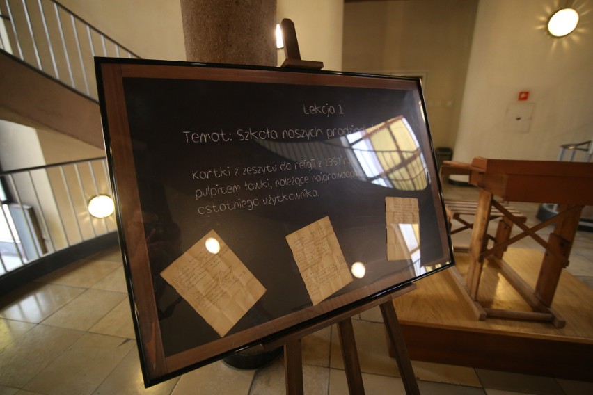 Zabytkowa ławeczka szkolna i warsztaty selfie w Muzeum Górnośląskim