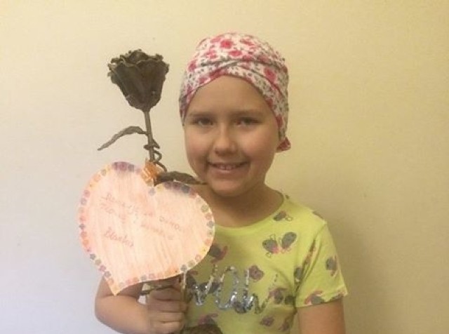 10-letnia Blanka zmaga się ze złośliwym nowotworem.