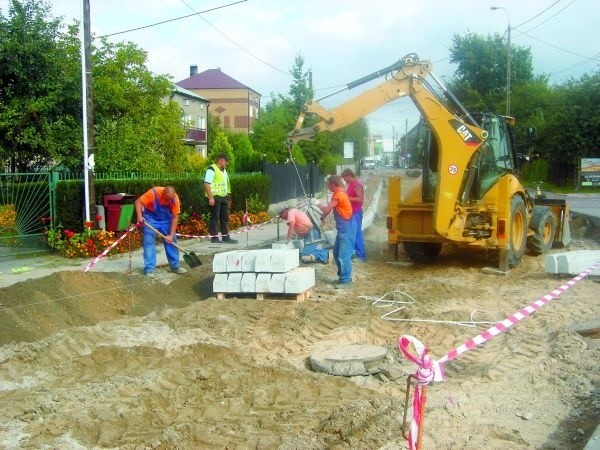 Trwa kolejny etap remontu ulicy Głównej w Łapach. Roboty prowadzone na odcinku 240 metrów będą kosztowały gminę 508 tysięcy złotych.