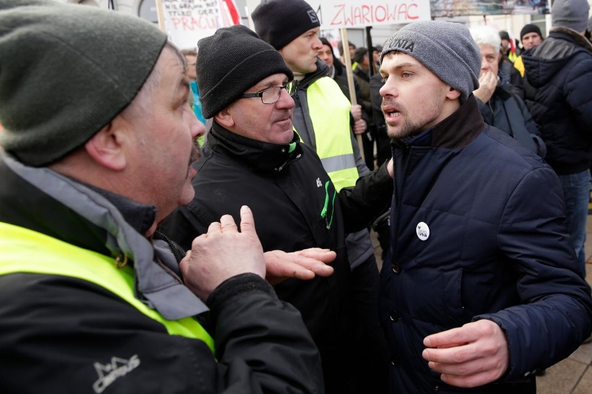 Protest rolników w Warszawie 6.02.2019. Pod Pałacem Prezydenckim było kilka tysięcy osób [zdjęcia]