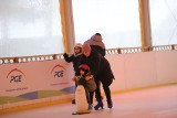 Łyżwy z pingwinkiem na lodowisku na Stadionie w Kielcach. Zobacz na zdjęciach, co się działo