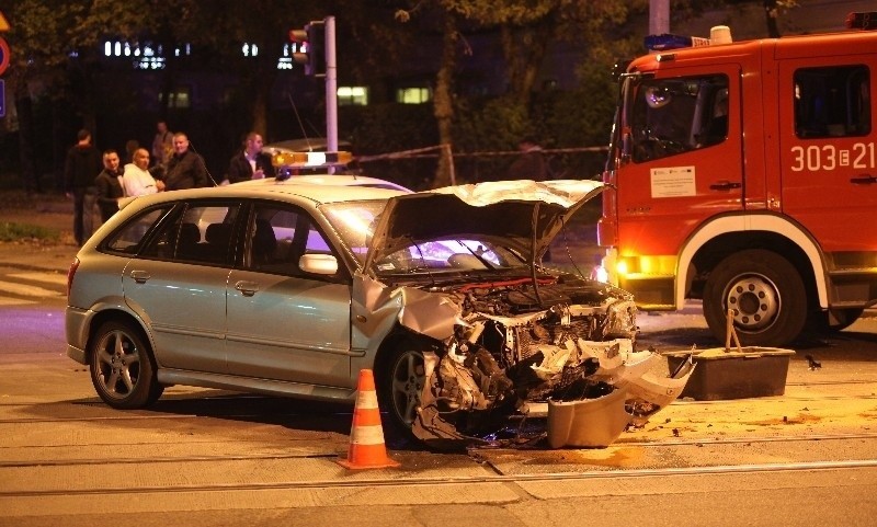Wypadek na skrzyżowaniu ul. Gdańskiej i  ul. Curie-Skłodowskiej. Fiat zderzył się z mazdą 
