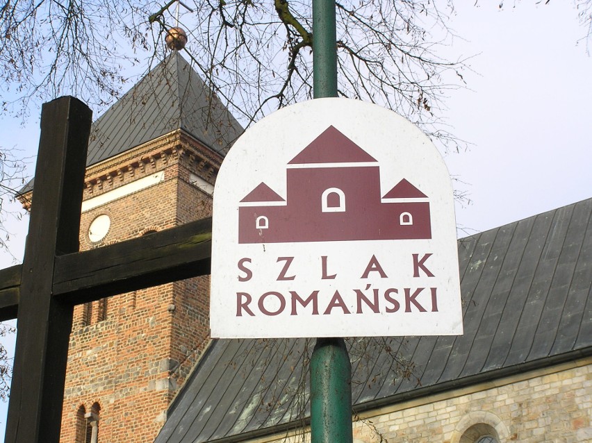 Romańskie kościoły w Wielkopolsce i na Kujawach miały...
