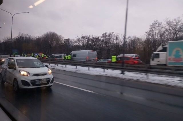 W poniedziałek rano poznańska policja postanowiła zablokować Niestachowską.